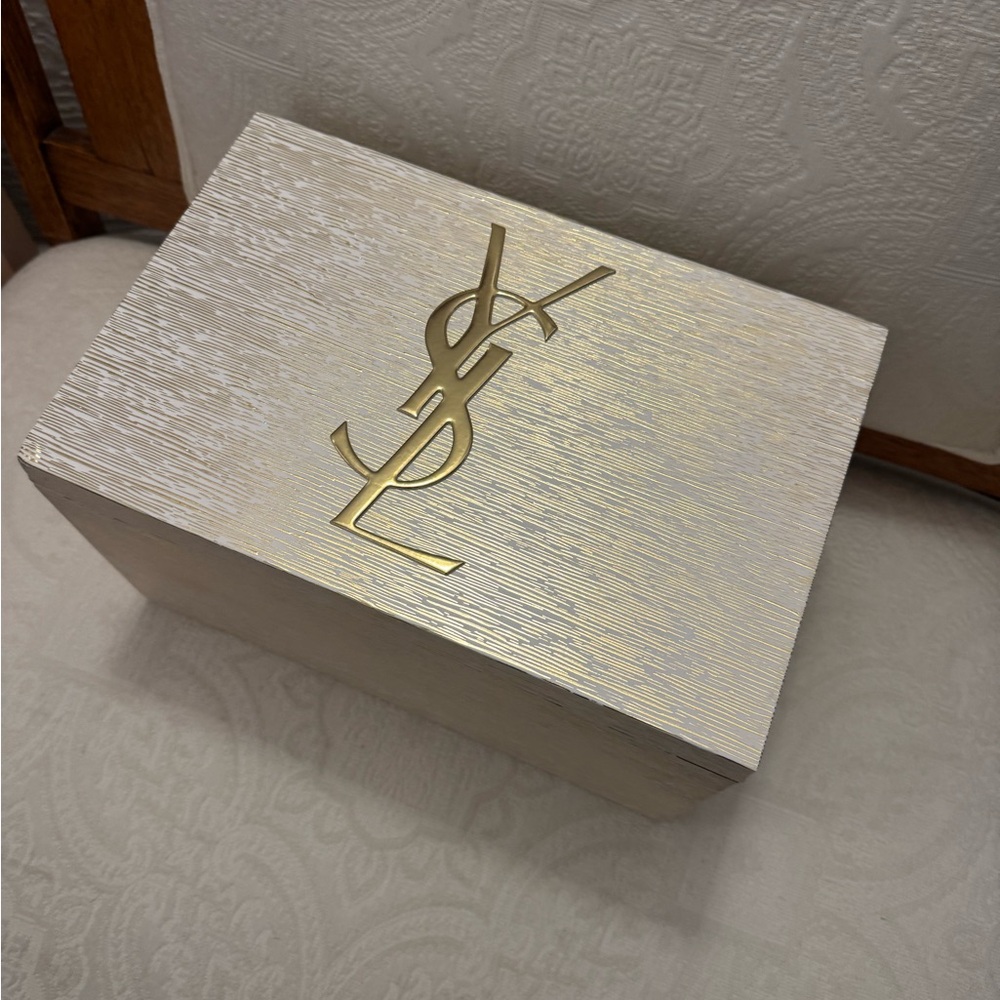 YSL Advent Calendar with Beauty Products - Picture 5 of 6